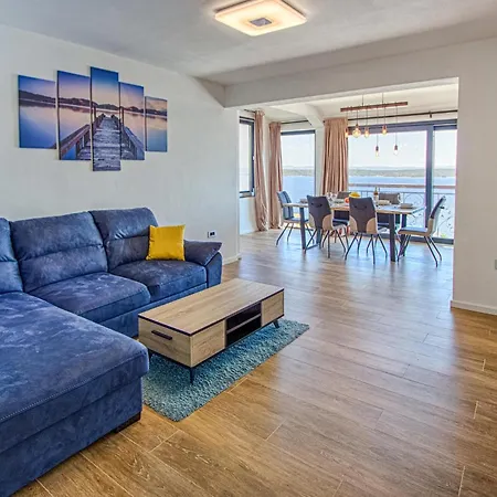 In With Wifi * Zavala